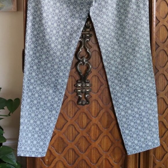 Bebop Printed Skinny Ankle Crop Pants NWOT! - Size 3/4 - Picture 8 of 16